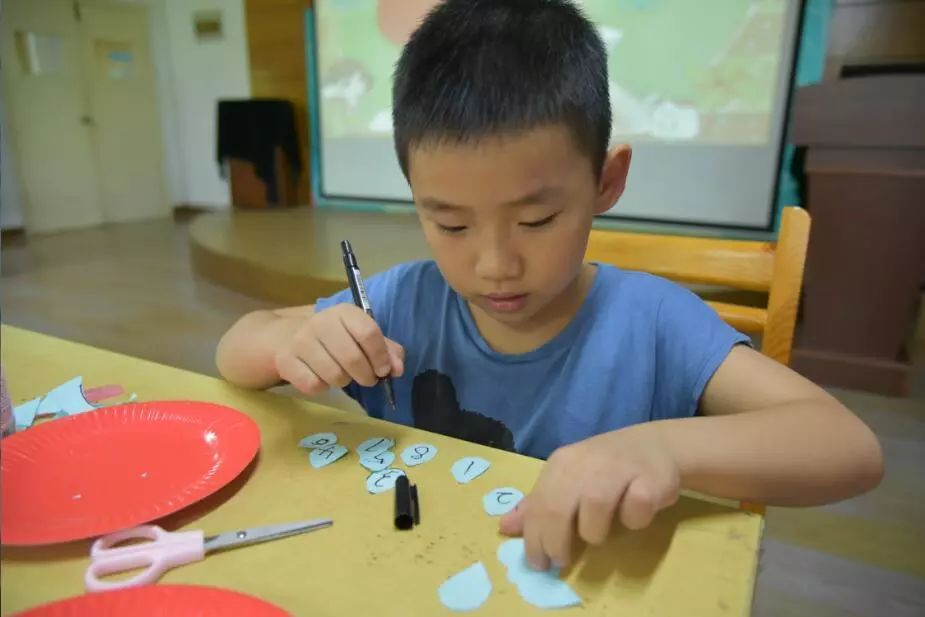 童眼看世界，巧手塑未來——我館成功舉辦“環保手工變廢為寶”科普知識活動